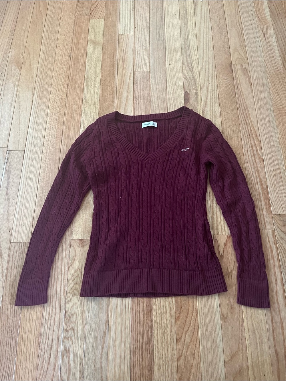 Hollister Cable Knit Icon V Neck Sweater Medium Burgundy Preppy Quiet Luxury - Picture 1 of 8
